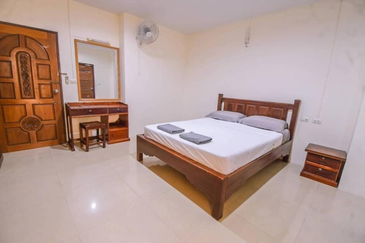 Oyo 75398 The Wanna Hotel